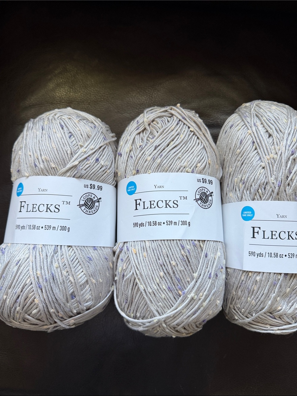 Flecks™ Neutral Speckled Yarn - Soft Beige with Lavender Flecks